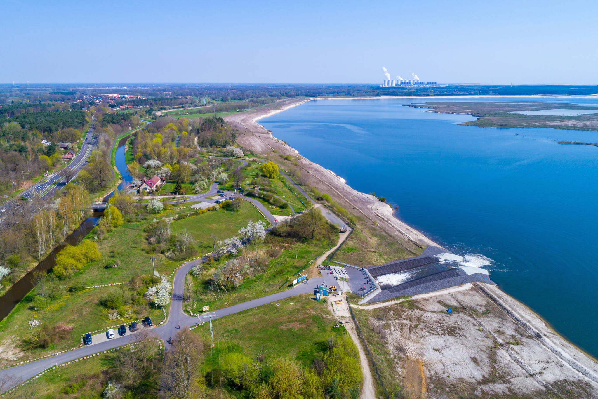 Der Cottbus er Ostsee mit Blick auf den zukünftigen Hafen aus der Luft