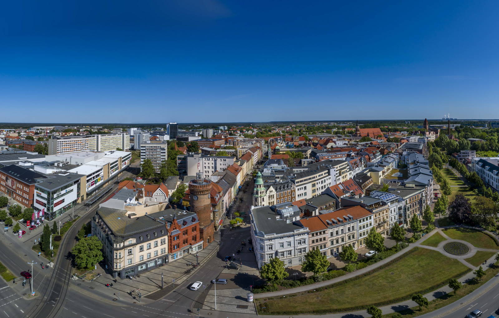 Der Blick aus der Luft auf den Spremberger Turm in Cottbus